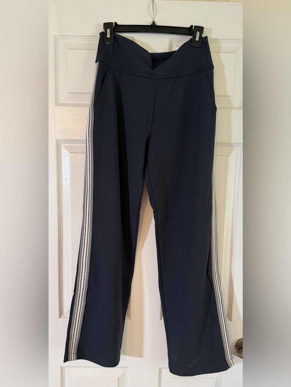 Zaggora Navy Blue Straight Leg Activewear Pants Womens Size 8 NWT w/ a stripe